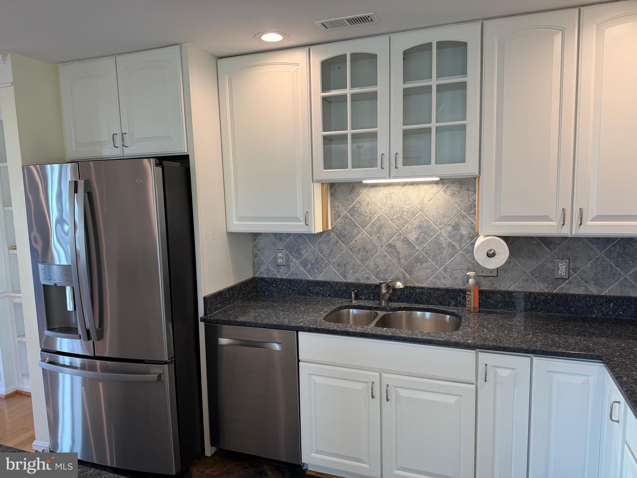 BAYSIDE - Residential Lease