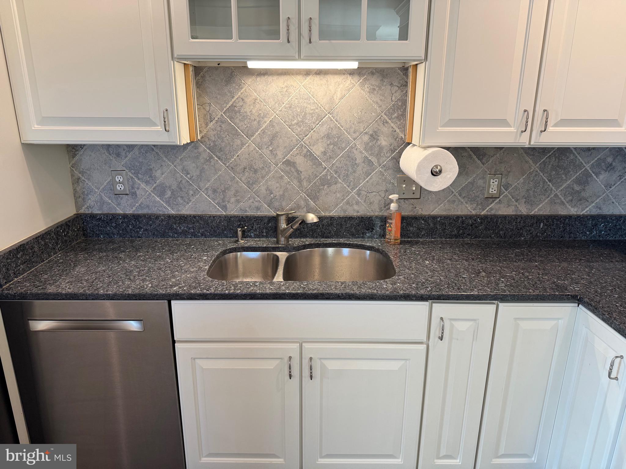 BAYSIDE - Residential Lease