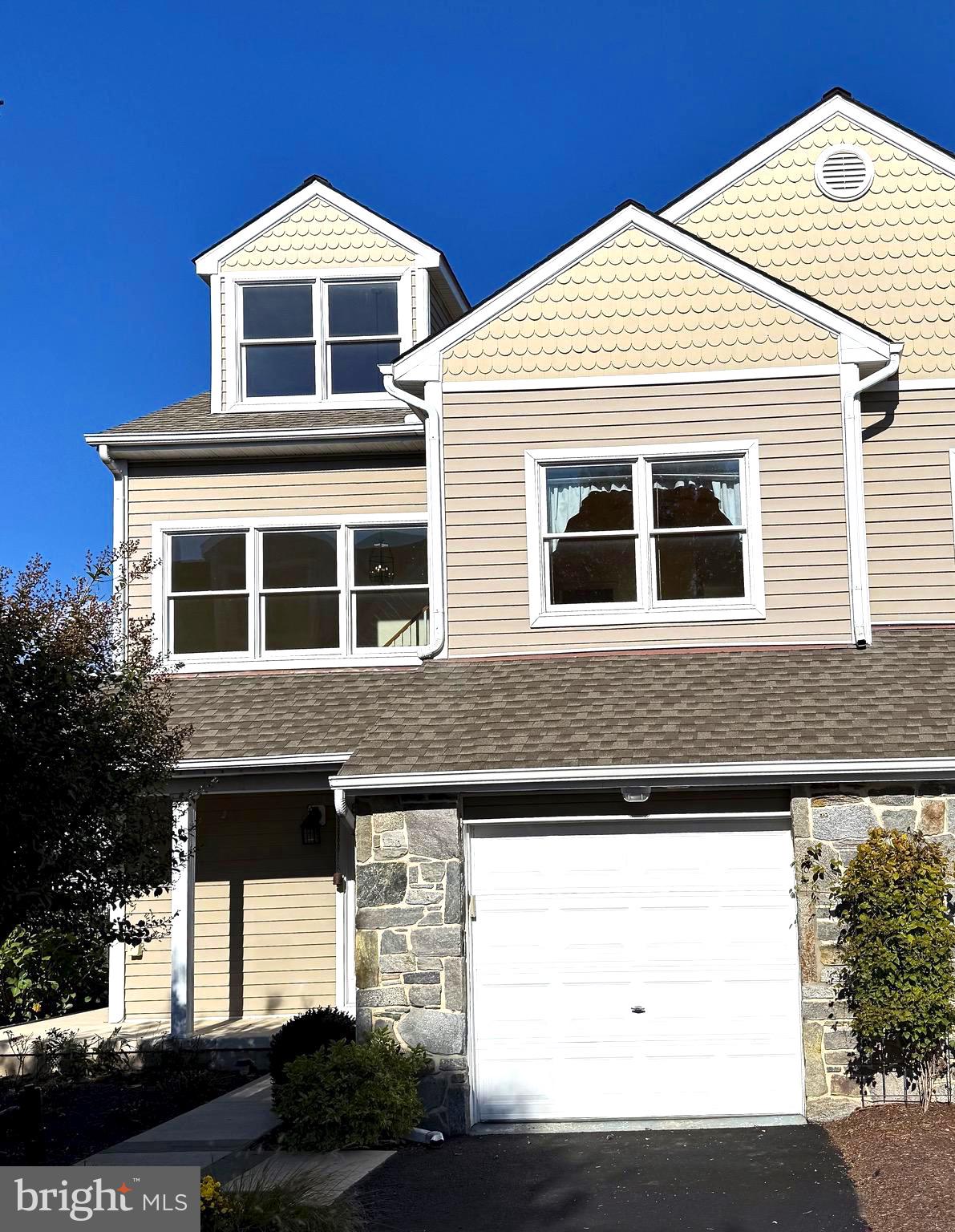 BAYSIDE - Residential Lease