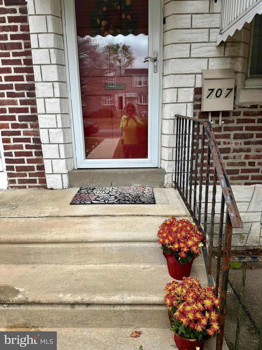 Photo of 707 Crescent Drive, GLENOLDEN, PA 19036 (MLS # PADE2104050)