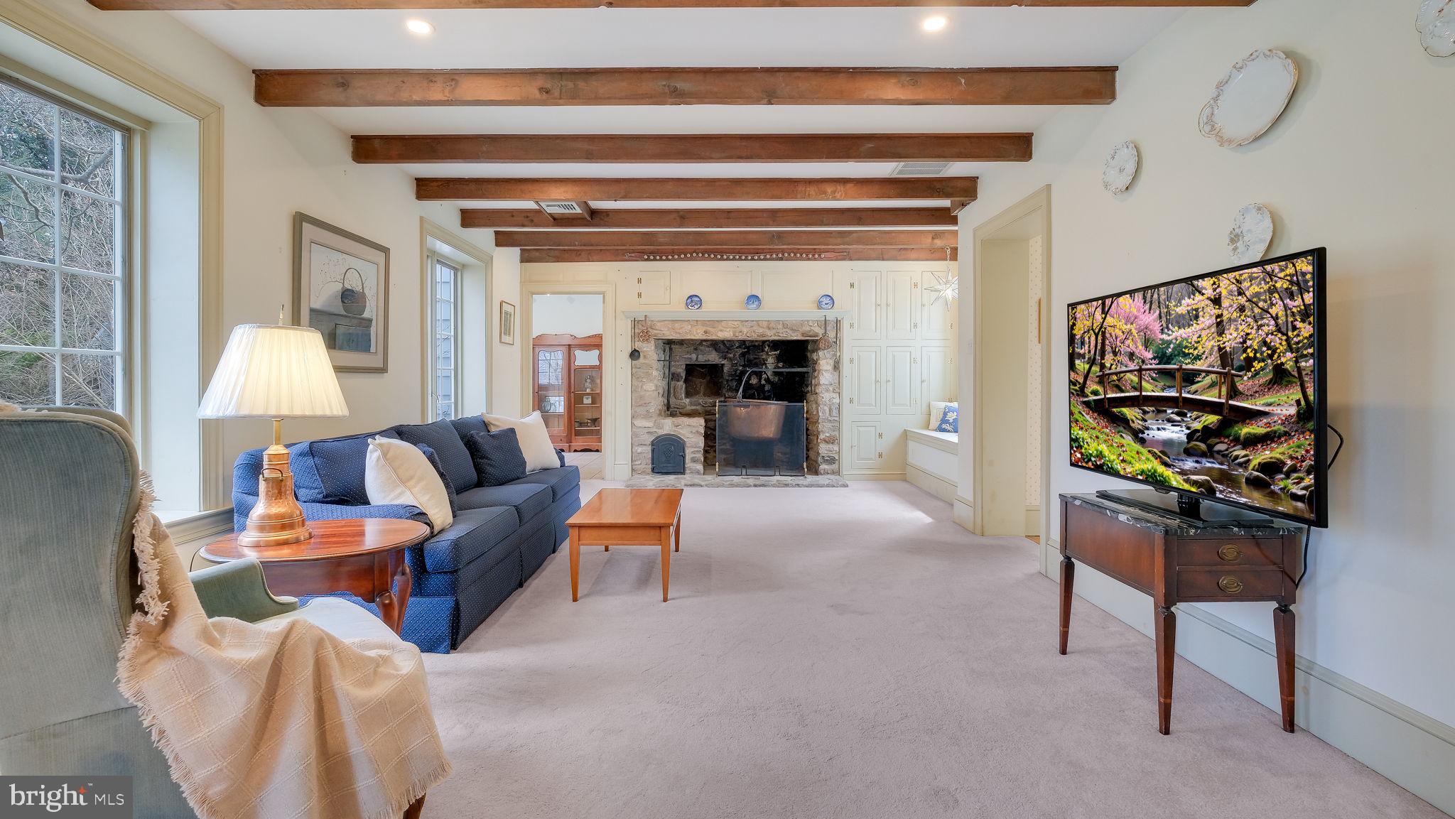 PEBBLE HILL - Residential