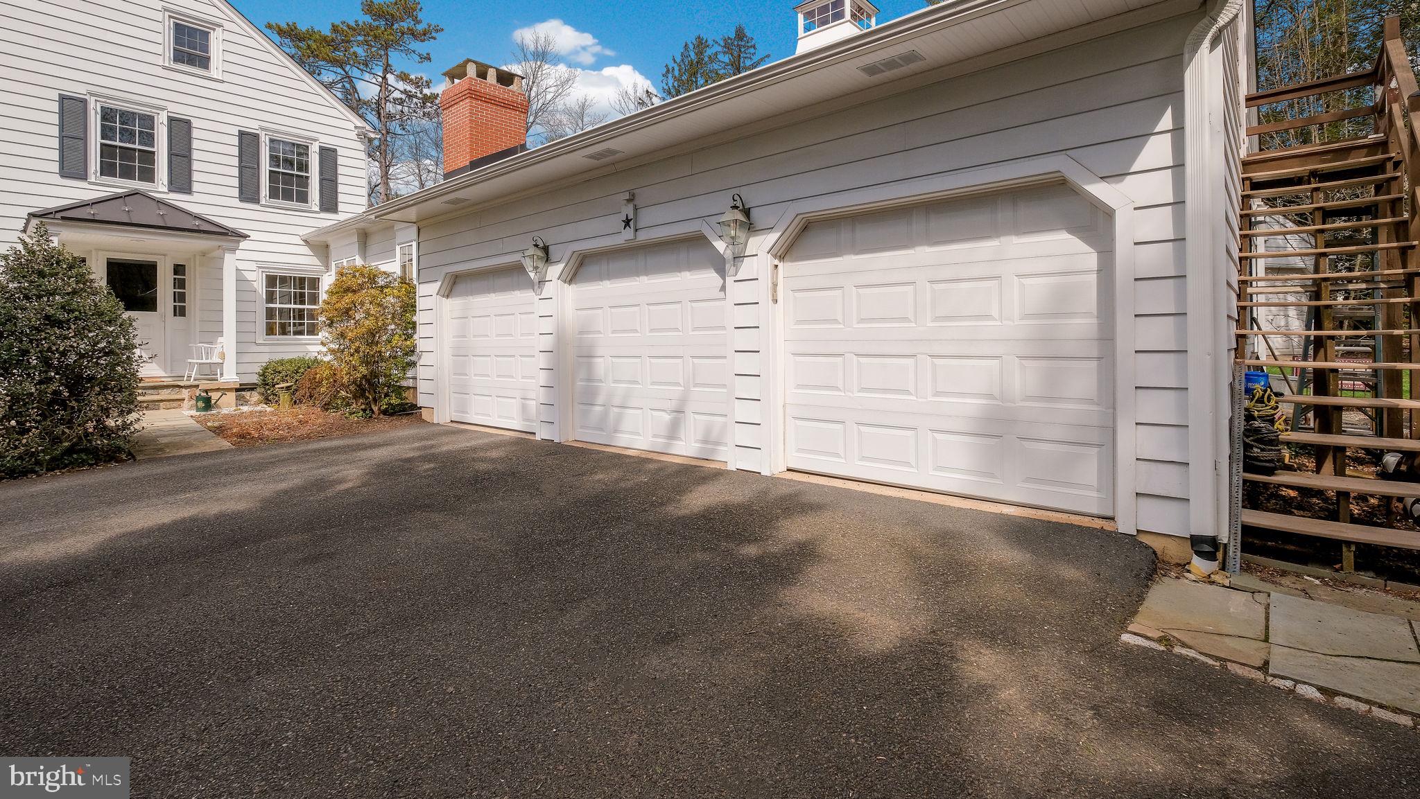 PEBBLE HILL - Residential