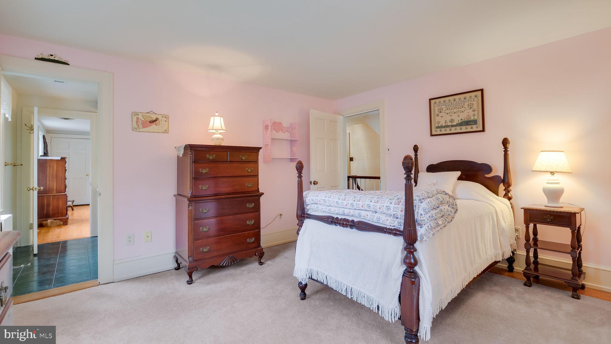 PEBBLE HILL - Residential