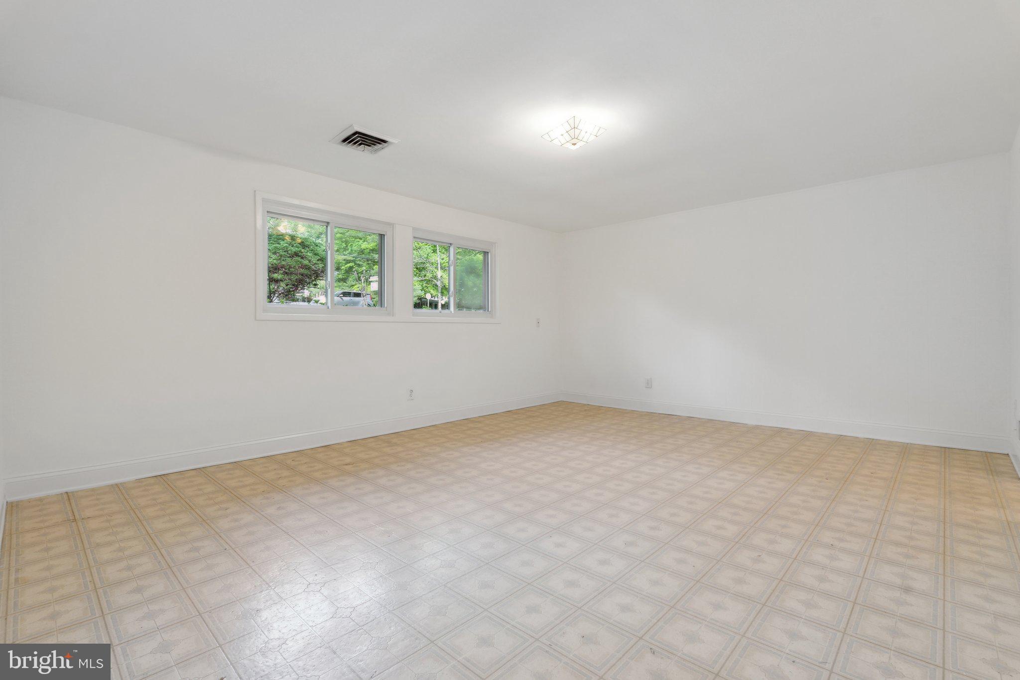 CARDEROCK SPRINGS - Residential