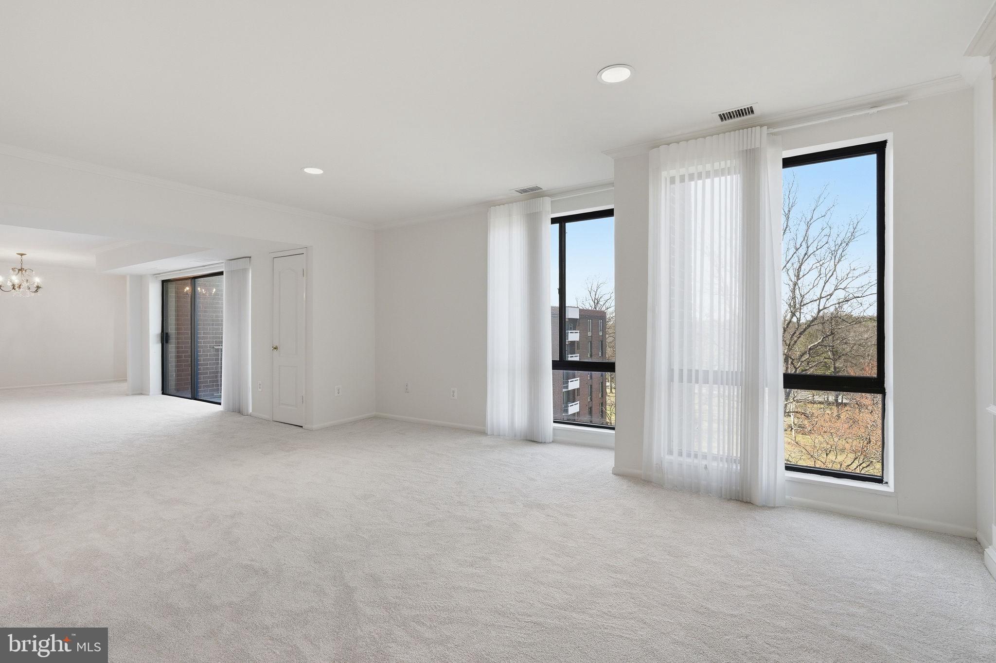 SUBURBAN OAKS - Residential