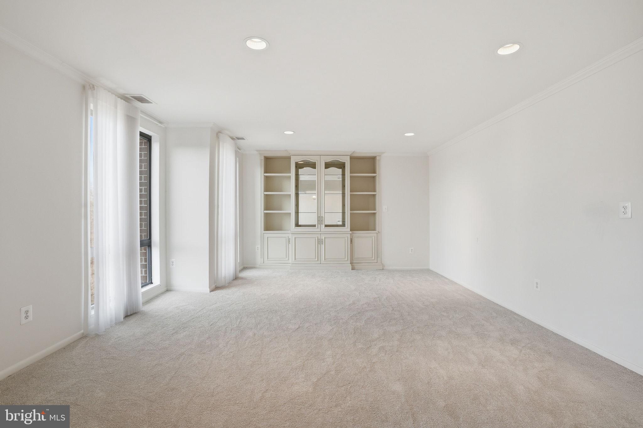 SUBURBAN OAKS - Residential