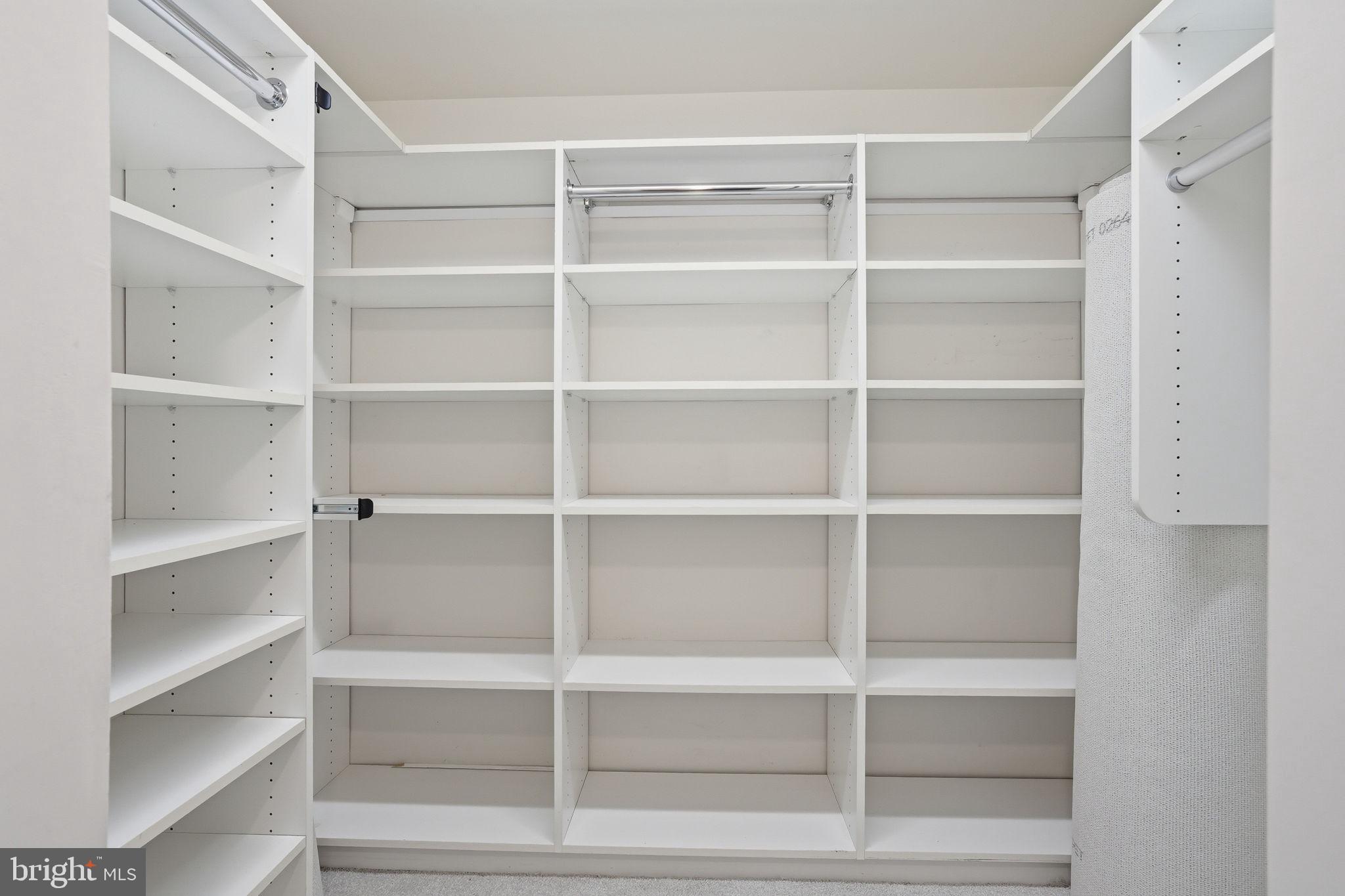 SUBURBAN OAKS - Residential