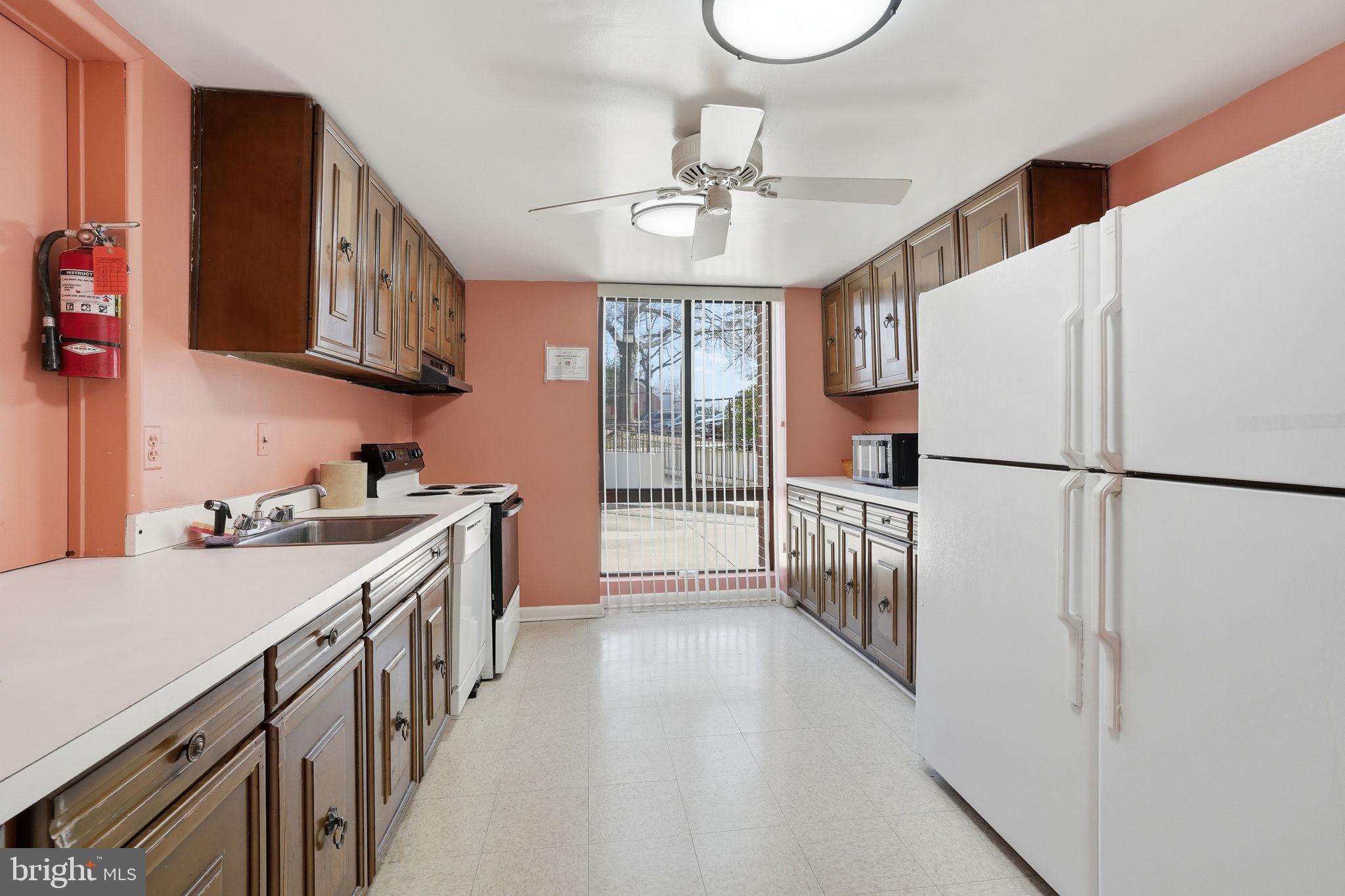 SUBURBAN OAKS - Residential