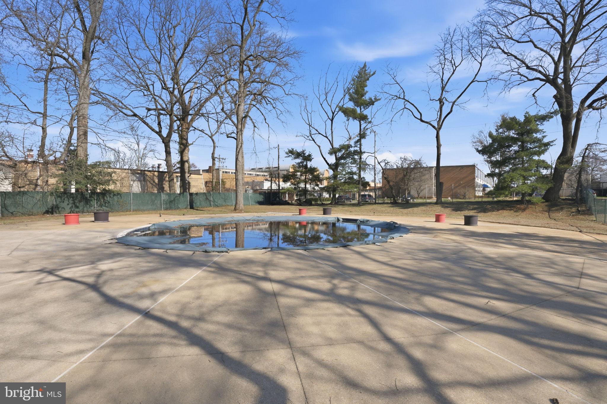 SUBURBAN OAKS - Residential