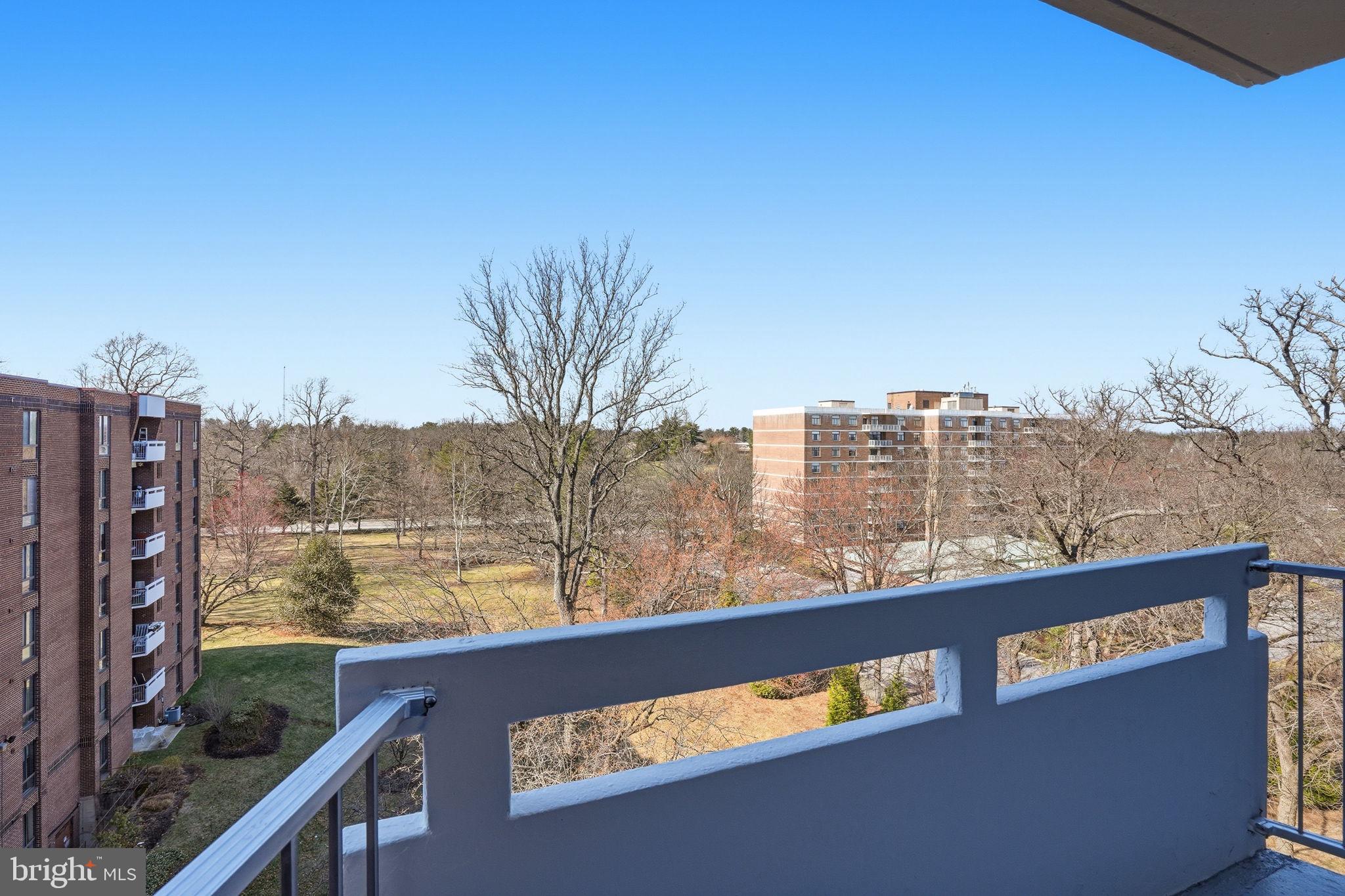 SUBURBAN OAKS - Residential