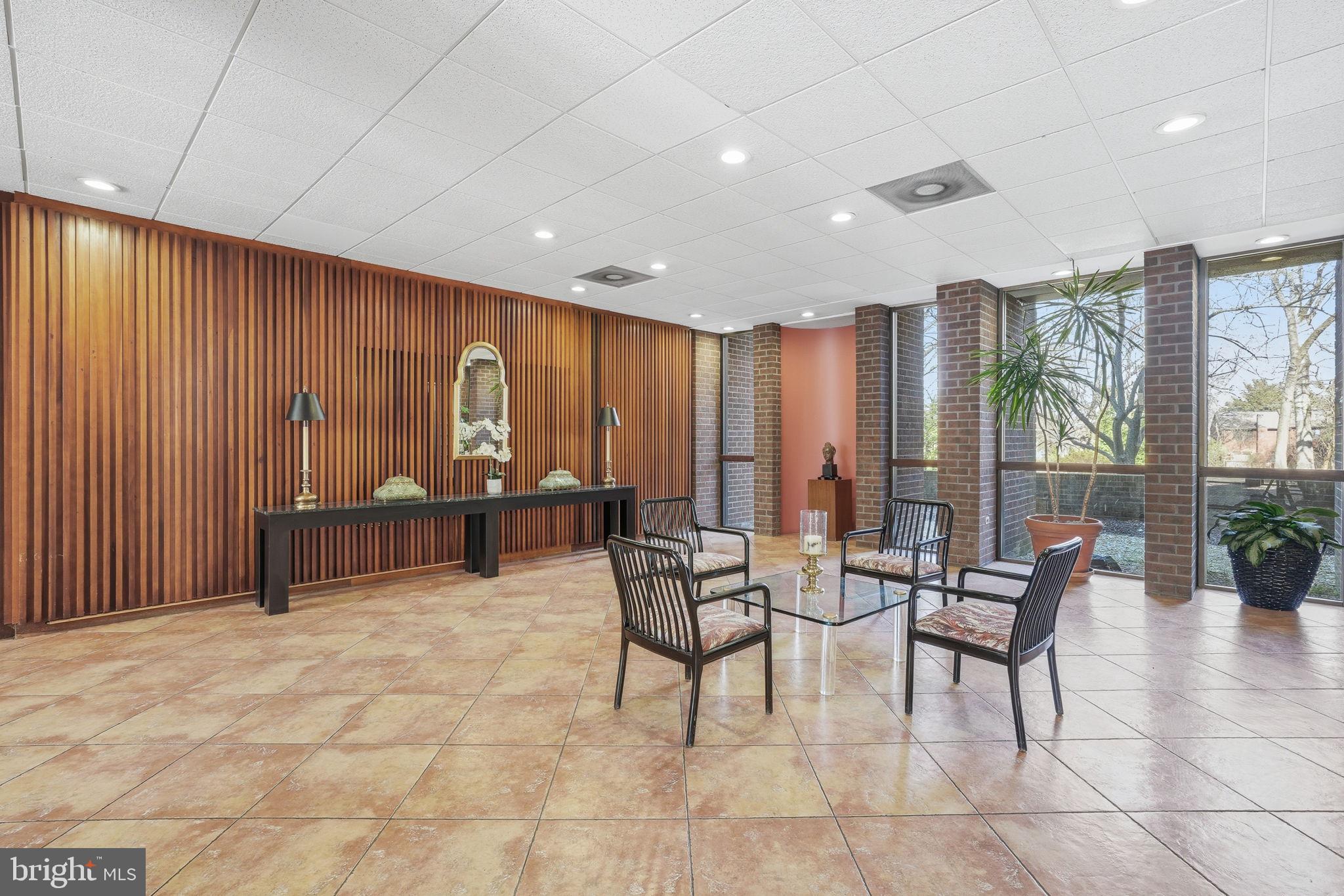 SUBURBAN OAKS - Residential