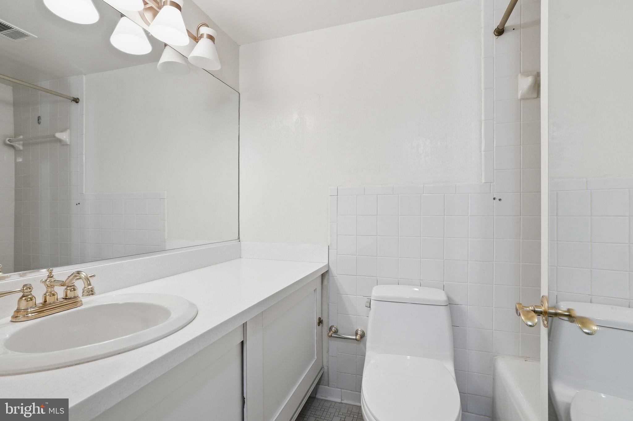 SUBURBAN OAKS - Residential