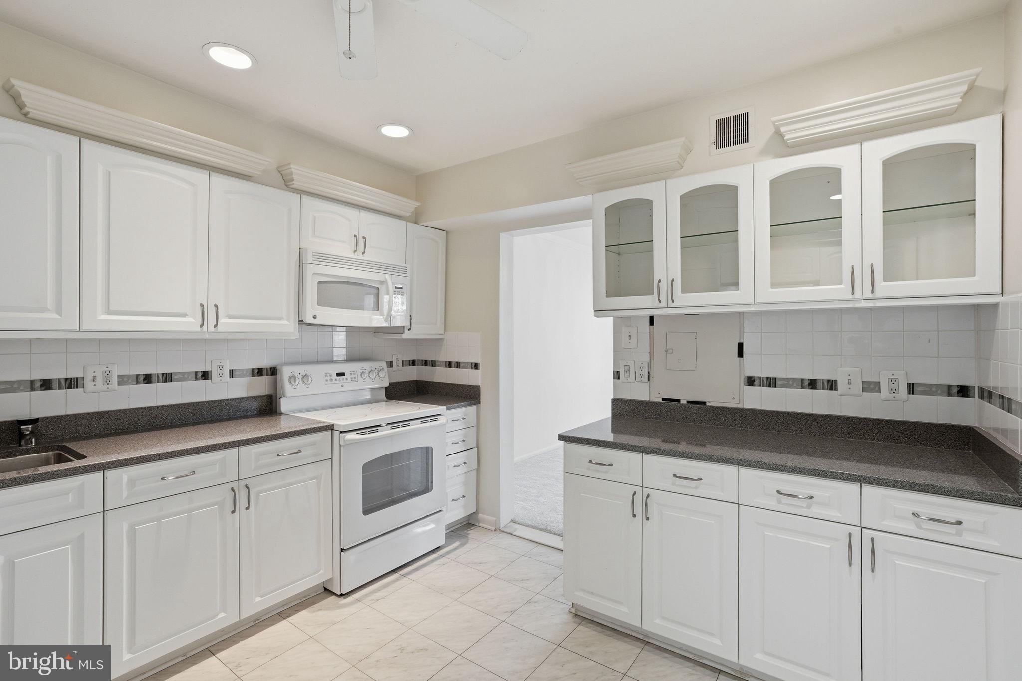 SUBURBAN OAKS - Residential