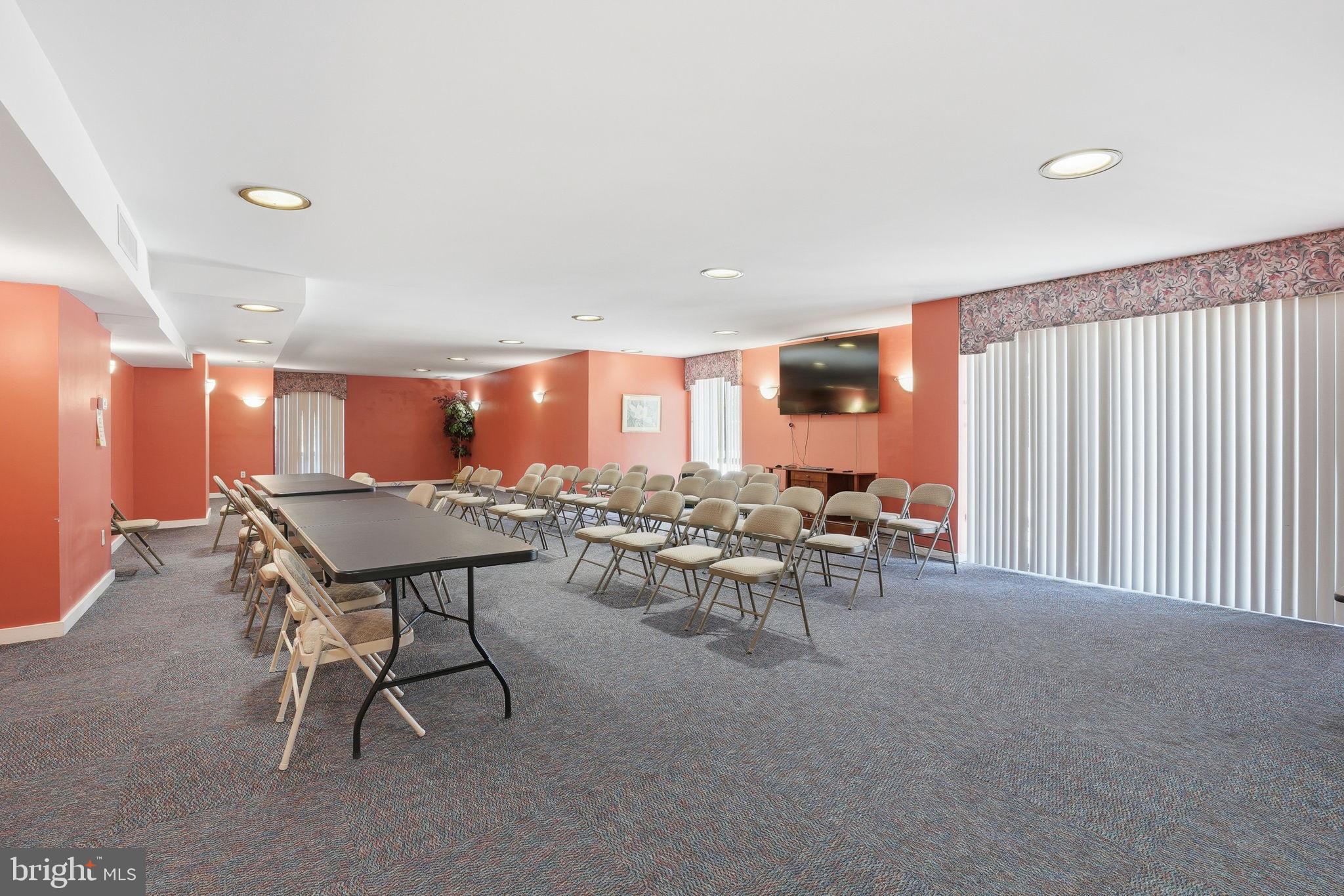 SUBURBAN OAKS - Residential