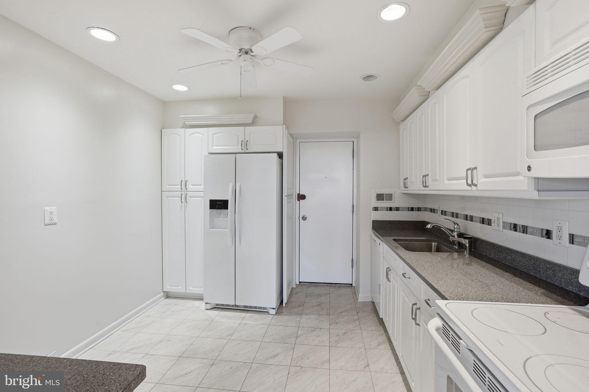 SUBURBAN OAKS - Residential