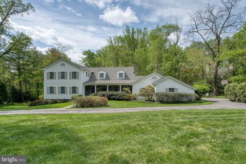 Photo of 9600 Kendale Road, POTOMAC, MD 20854 (MLS # MDMC2176408)