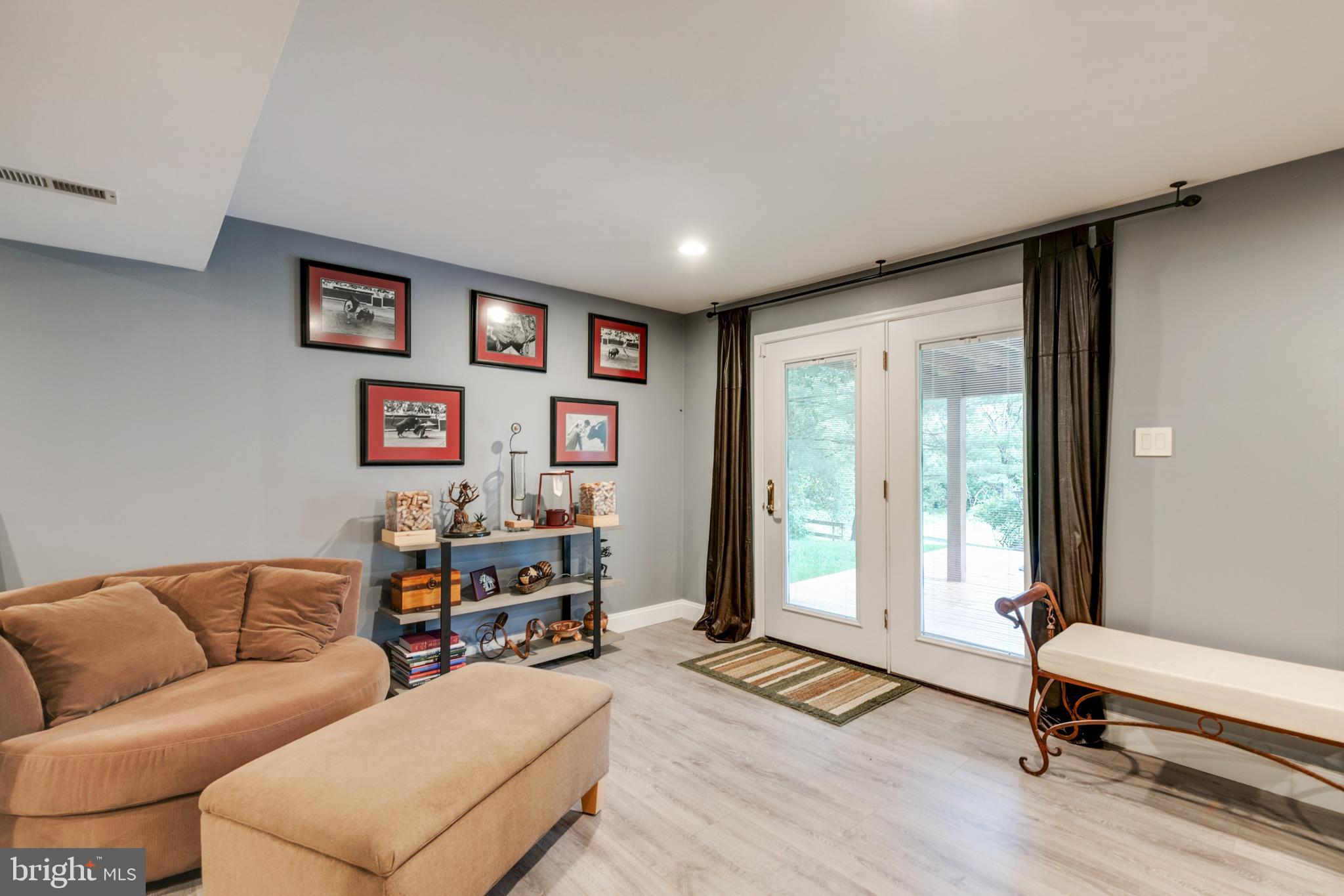 ASHBURN VILLAGE - Residential