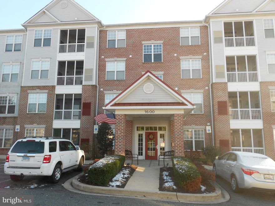 This is a 55+ community with ELEVATOR.  Stunning Condo with ALL NEW CARPETS THROUGHOUT.  2 baths, owners bath and second bath for second bedroom.   Very useful Den or office off the kitchen.  Stainless appliances,  42" cabinets, 9' ceilings and a great screened in porch with storage unit. Great size kitchen with view to living room and deck. Master bedroom has a huge walk in closet and great sized private bath. Enjoy the amenities, pool and clubhouse, walking distance from this beautiful updated condo.NO PETS PLEASE