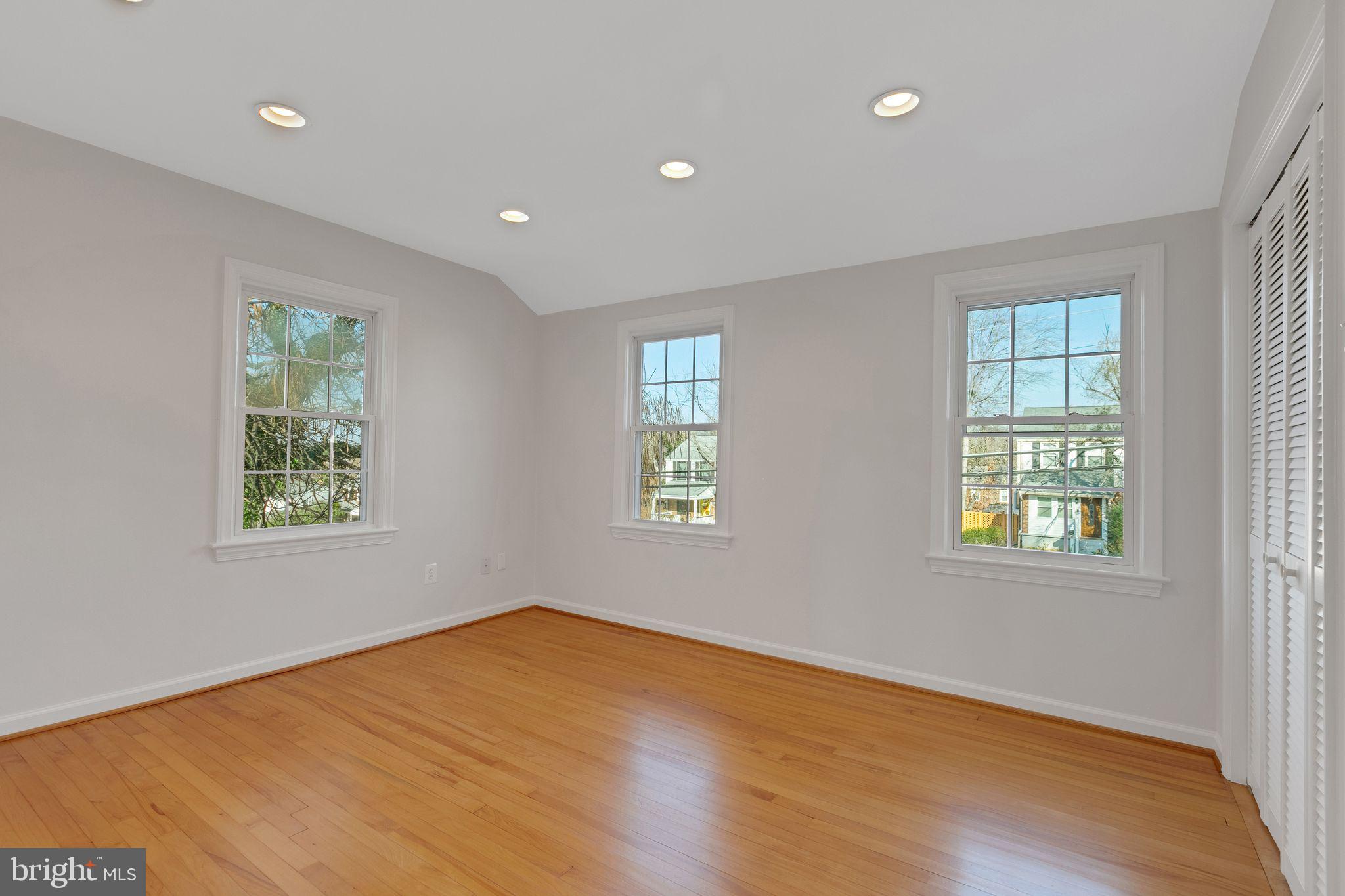 JEFFERSON MANOR - Residential