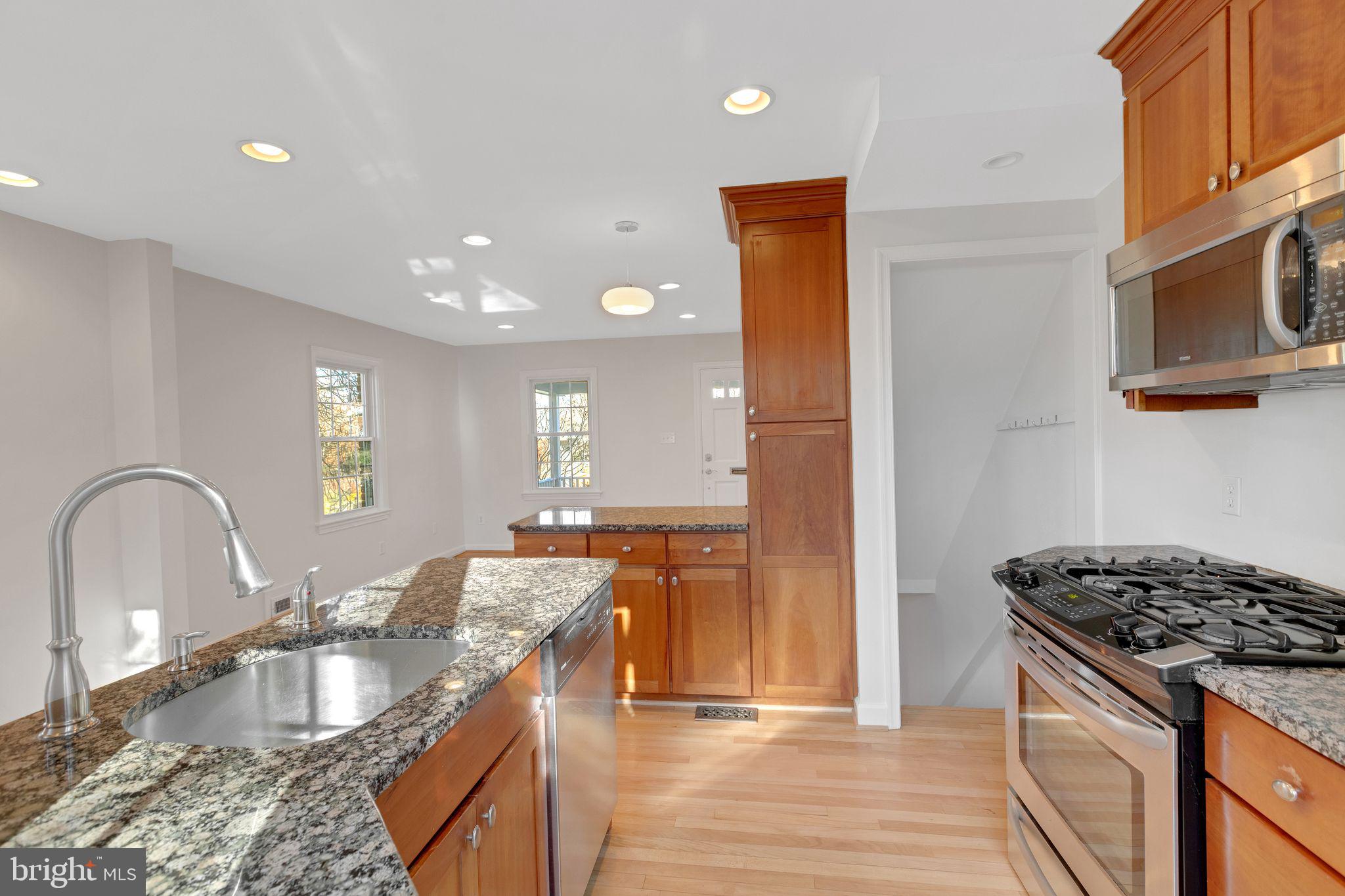 JEFFERSON MANOR - Residential