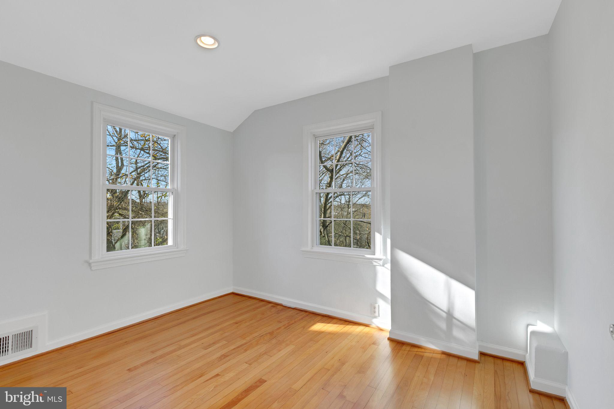 JEFFERSON MANOR - Residential