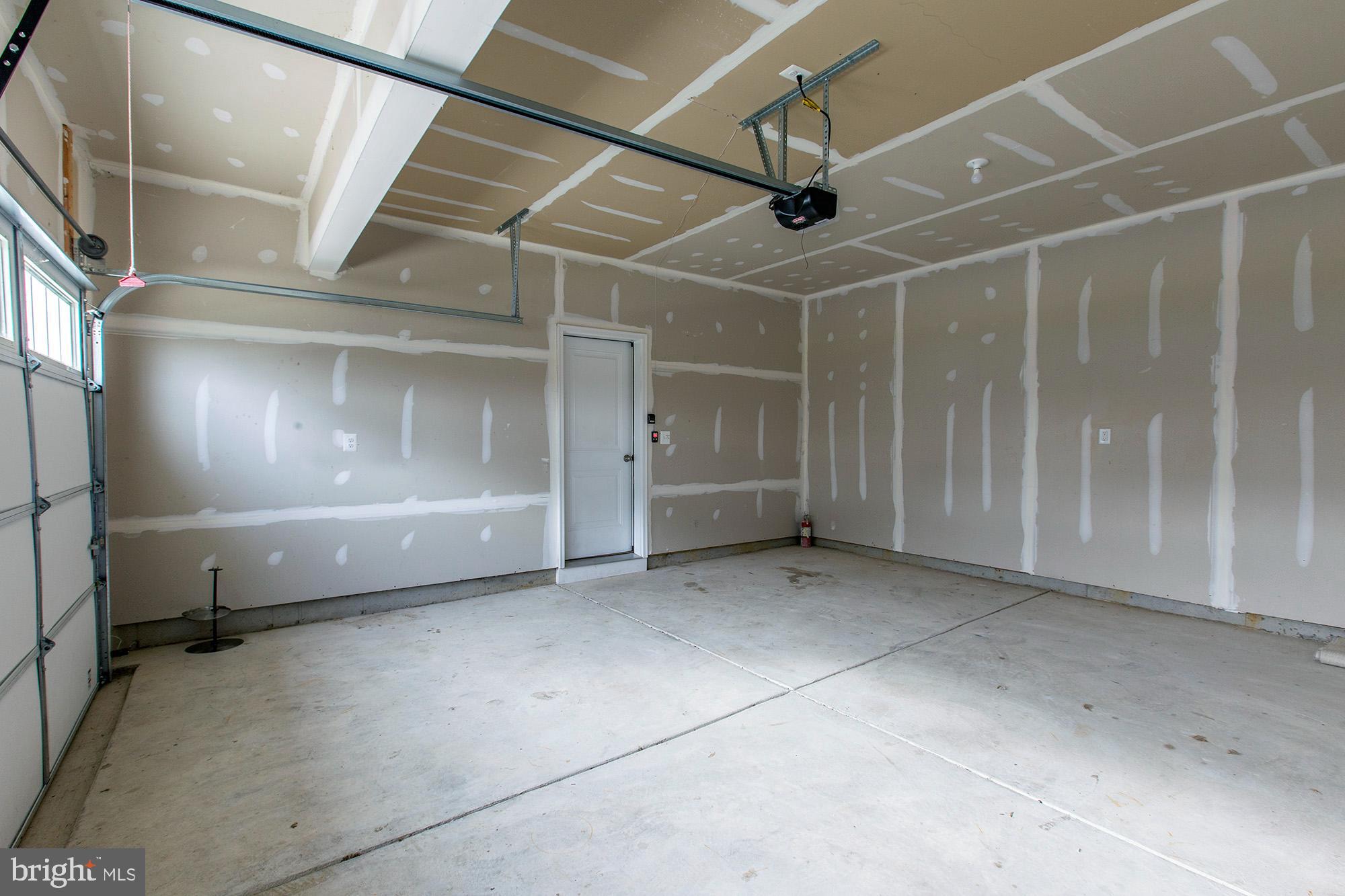 SYCAMORE CHASE - Residential