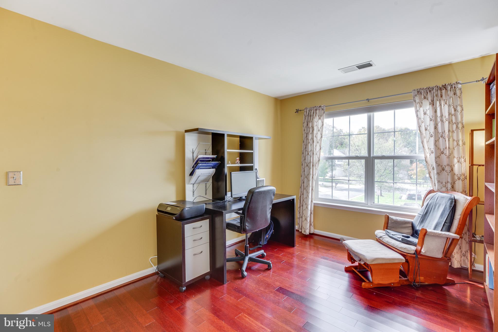 SIGNATURE AT BROADLANDS - Residential Lease