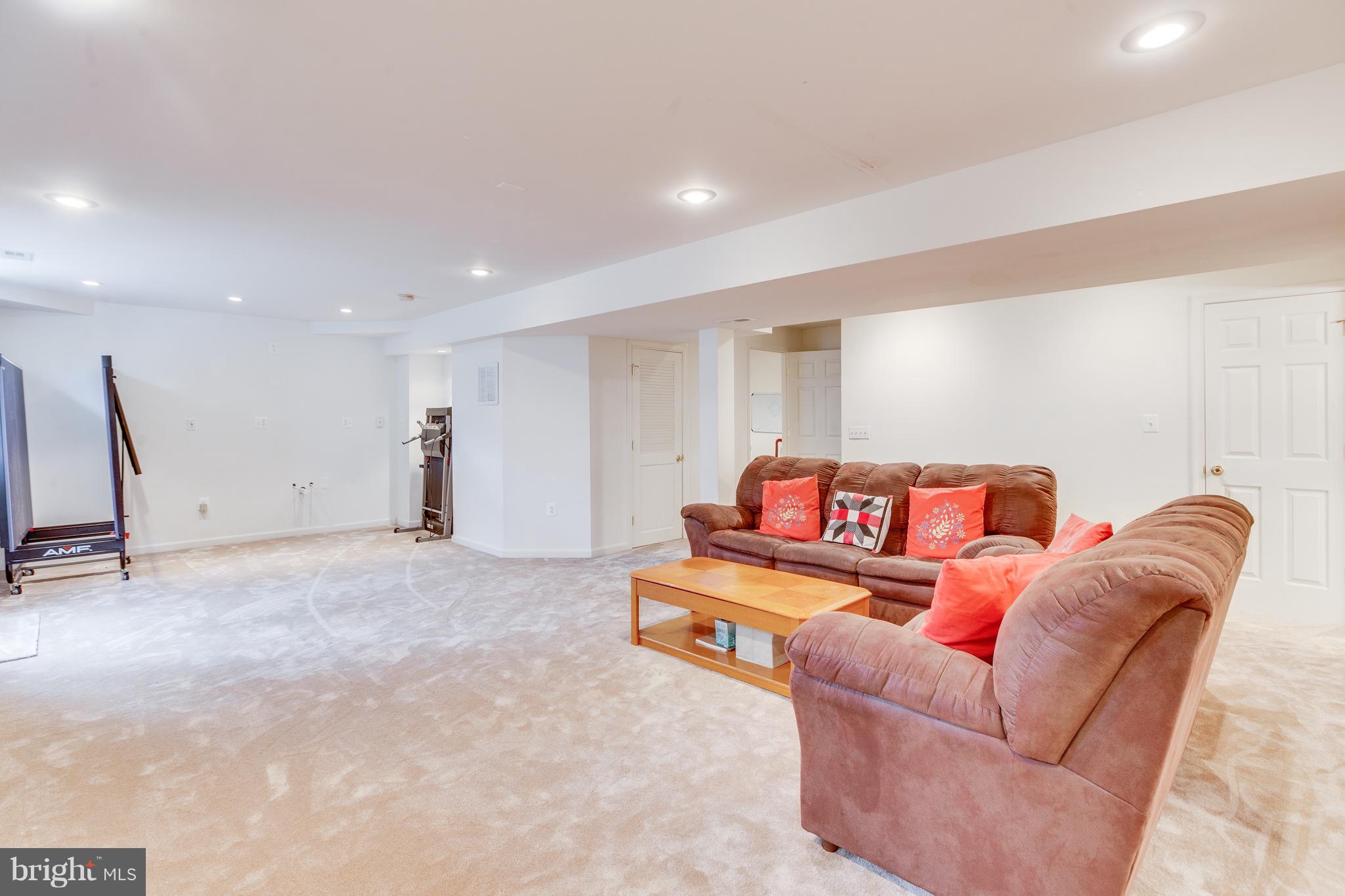 SIGNATURE AT BROADLANDS - Residential Lease