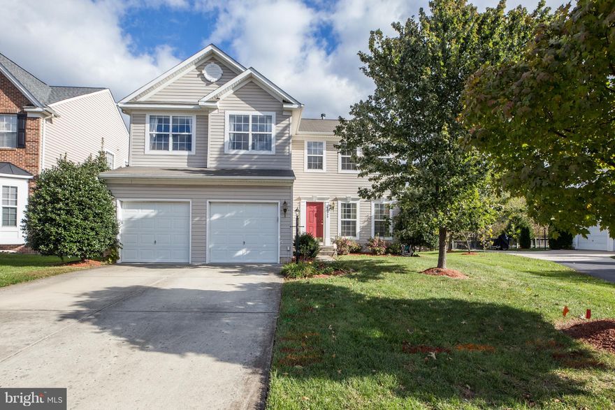 Exquisite Home On A Cul De Sac*Hdwd Flrs Main/Upper Lvl*Updated Gourmet Ktch Granite Cntrtop W/ Island,Ss Appls,Pantry *Oversized Fmly Rm W/Gas F.P*Magnificent M/Suite W/Wic+Lux Bth*Lrg Secondary Bdrms w/Spacious Closet space*Brand New Carpet Basement+Media Prewired+2 Dens+F/Bth+Walkout Stairway*Private Serene Bckyd Patio!Easy Access Greenway,Restaurants,Shopping+Library+Fine Community Amenities!