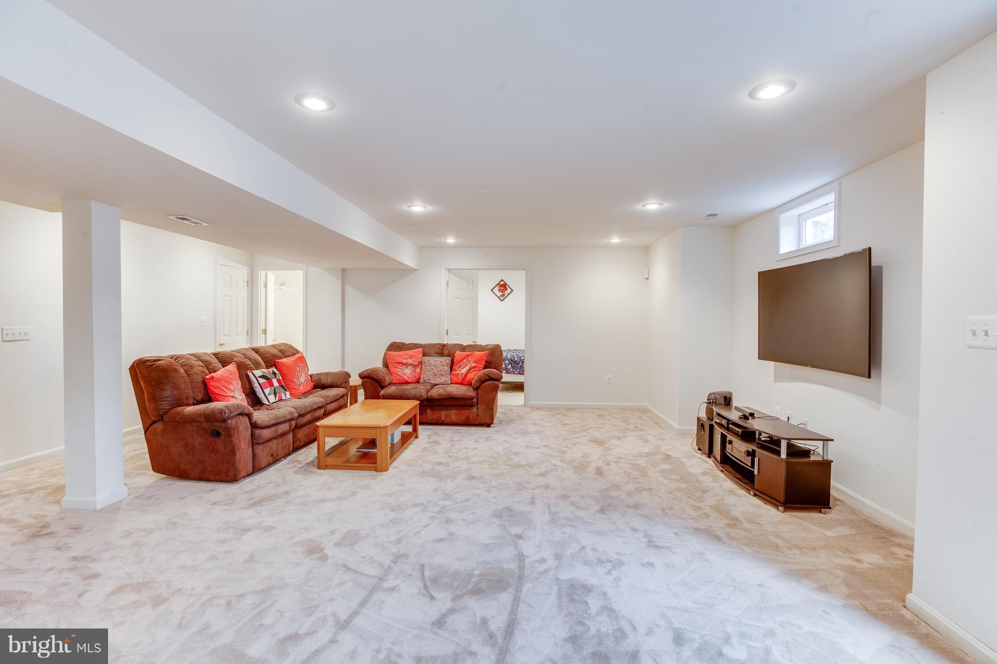 SIGNATURE AT BROADLANDS - Residential Lease