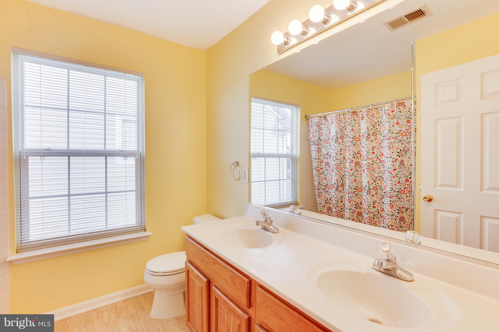 SIGNATURE AT BROADLANDS - Residential Lease