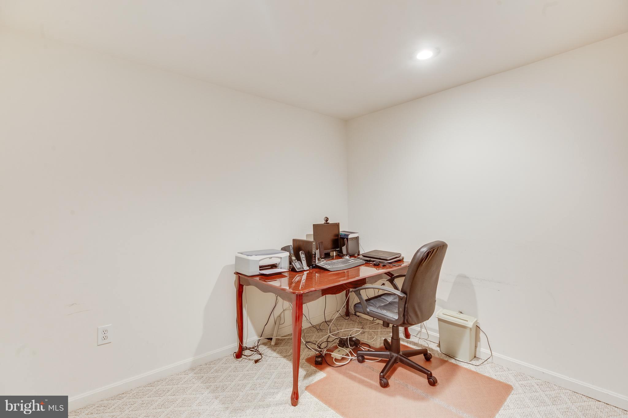 SIGNATURE AT BROADLANDS - Residential Lease