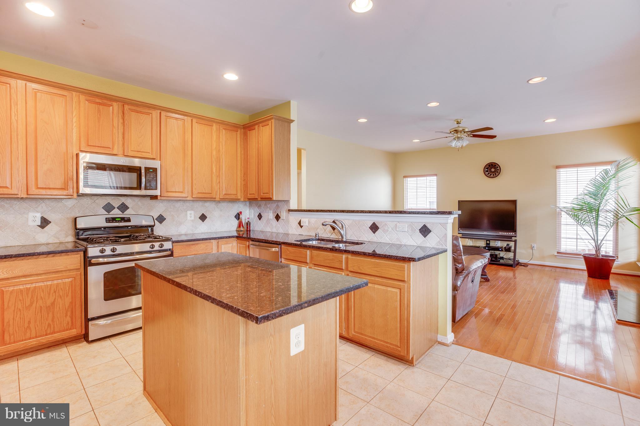 SIGNATURE AT BROADLANDS - Residential Lease