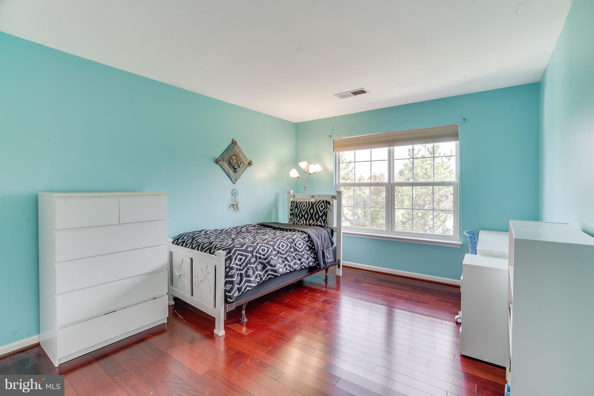 SIGNATURE AT BROADLANDS - Residential Lease