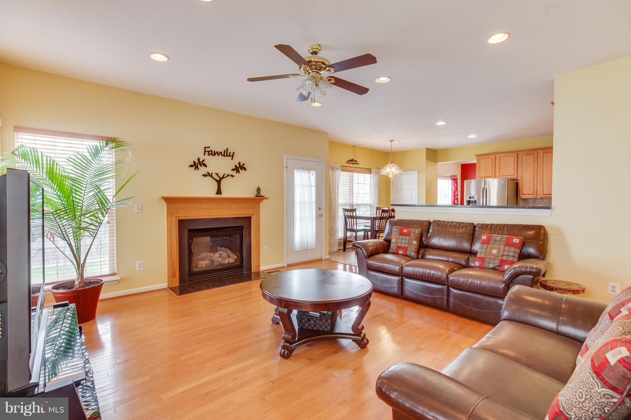 SIGNATURE AT BROADLANDS - Residential Lease