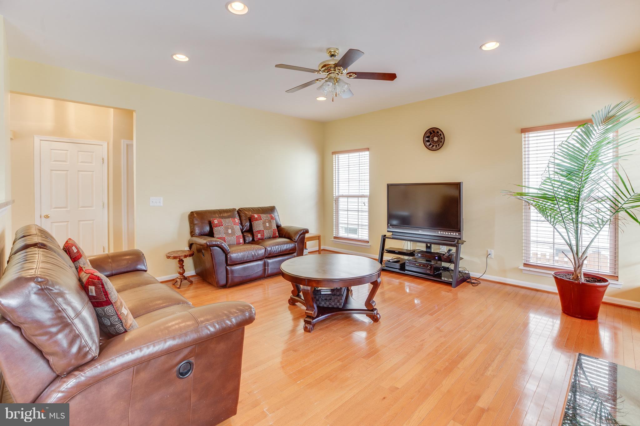 SIGNATURE AT BROADLANDS - Residential Lease