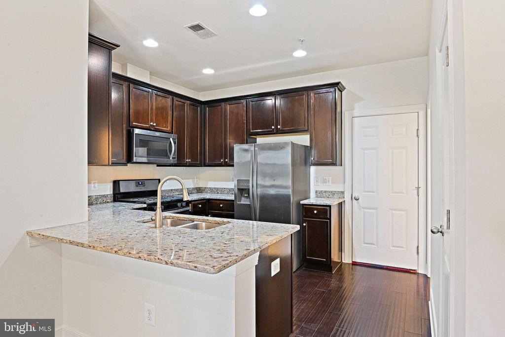 Photo of 44033 Etna Terrace, CHANTILLY, VA 20152 (MLS # VALO2109224)