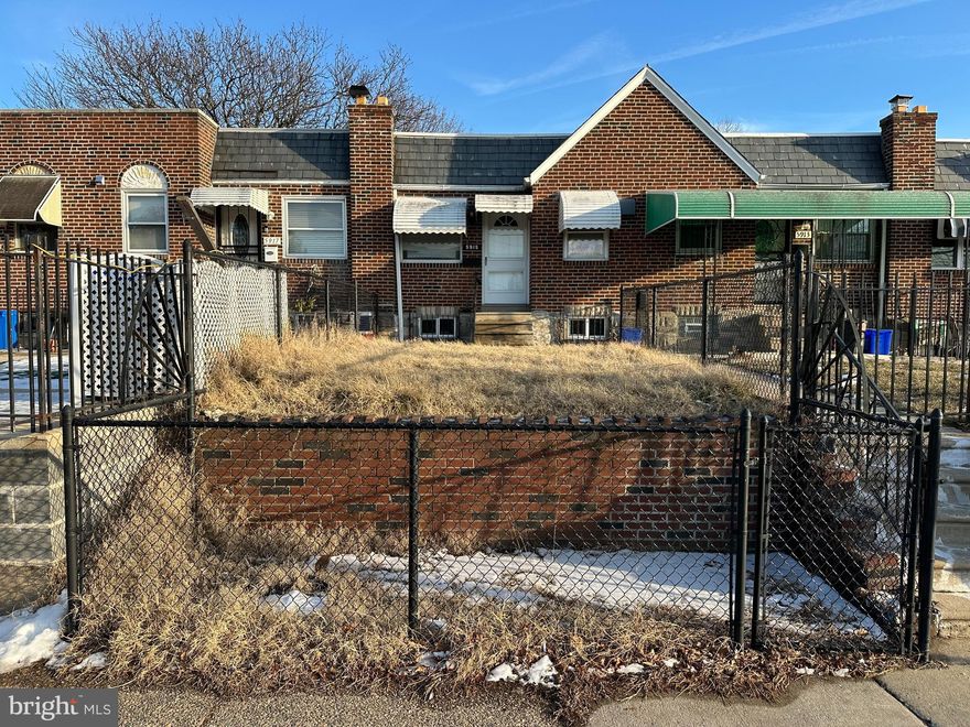 A perfect 1 Story home with 2 bedrooms Central Air and a garage located in a nice neighbor close to a school.
1st Fl has a newer kitchen, living room, 2 bedrooms and a full bathroom.    A finished basement with access to a gated yard to get to garage.  Behind the main driveway is a big detached yard with a shed.