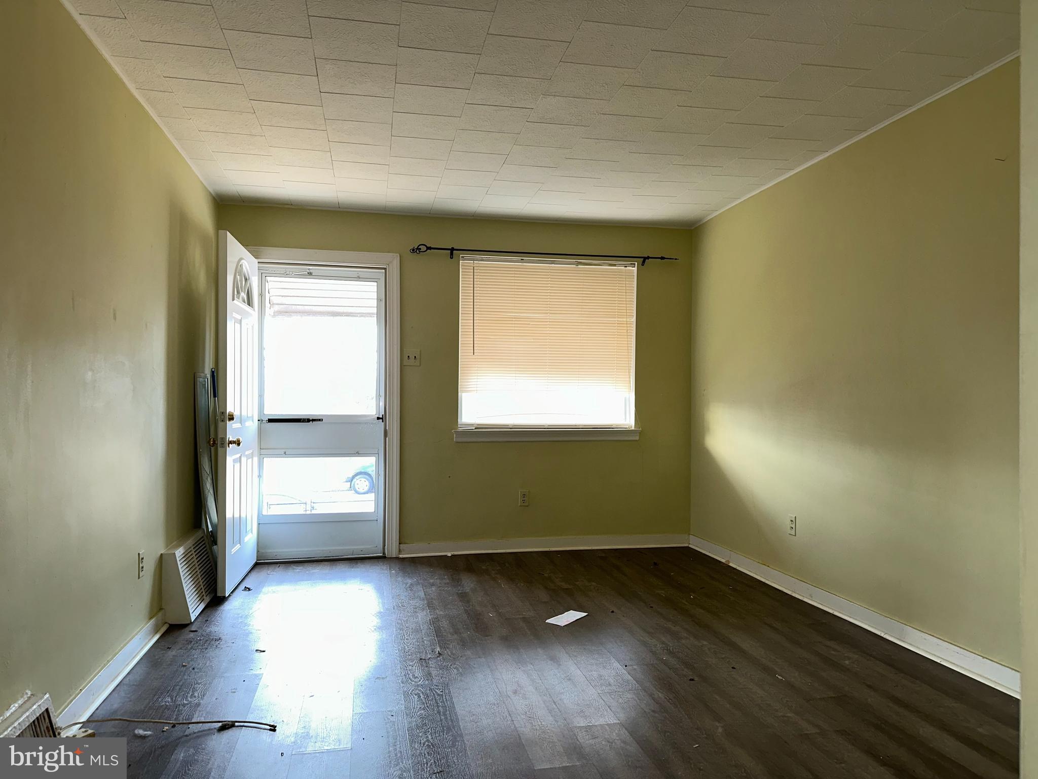 OXFORD CIRCLE - Residential