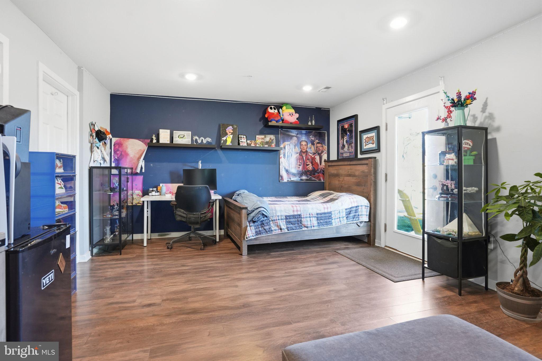 WHISPERING WOODS - Residential