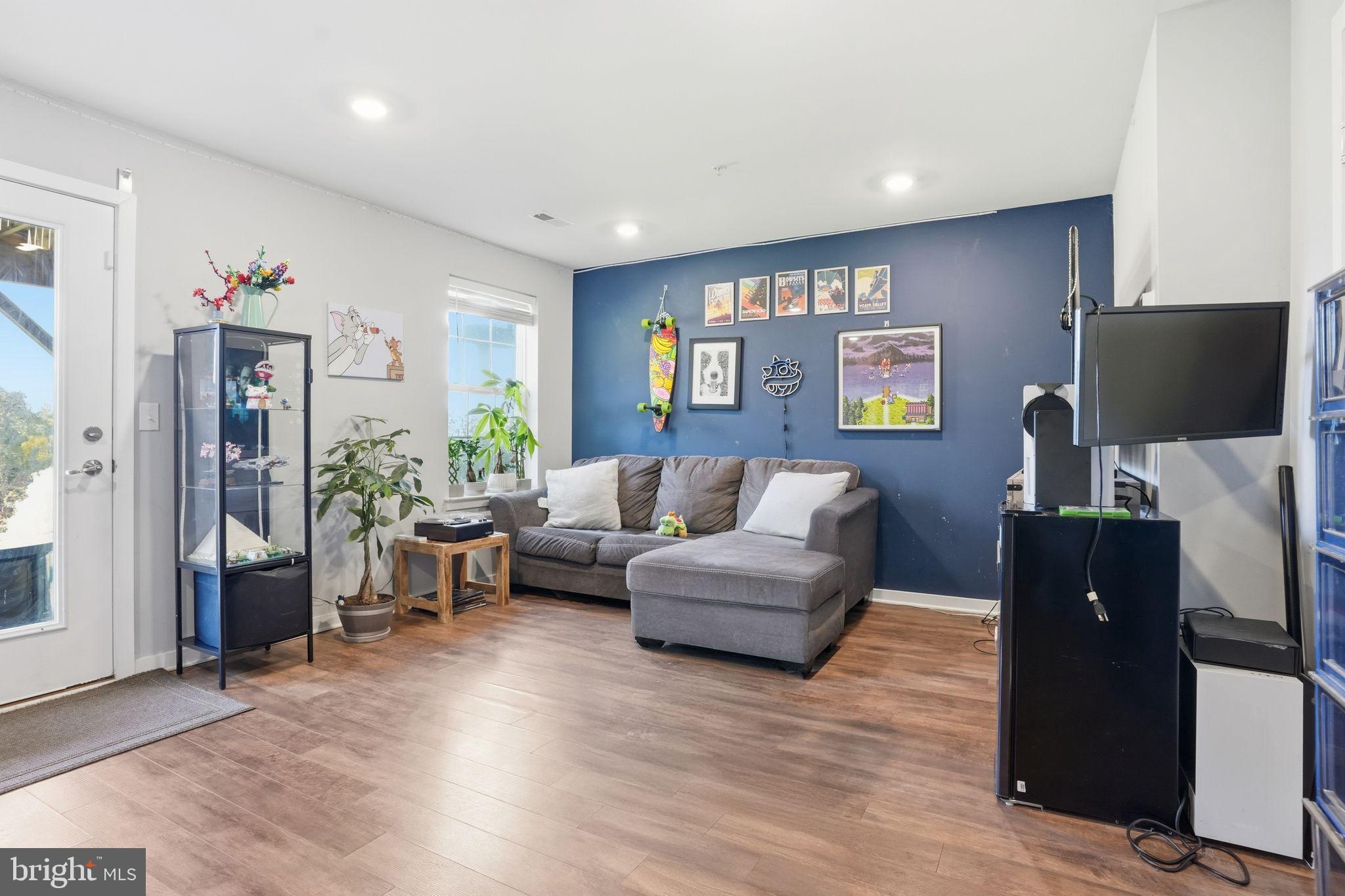 WHISPERING WOODS - Residential