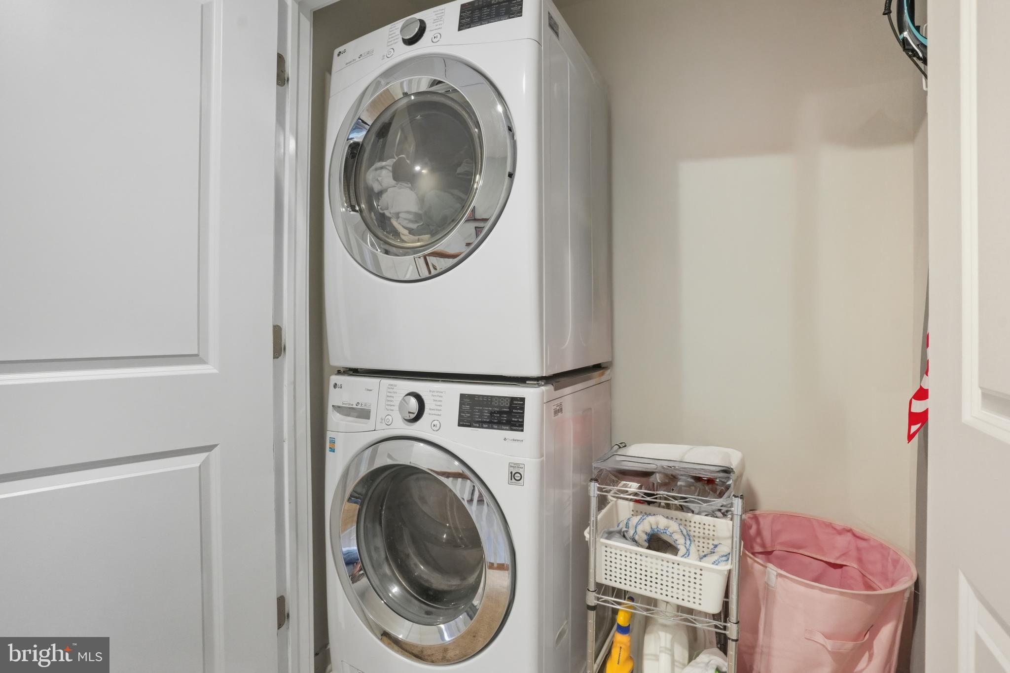 WHISPERING WOODS - Residential