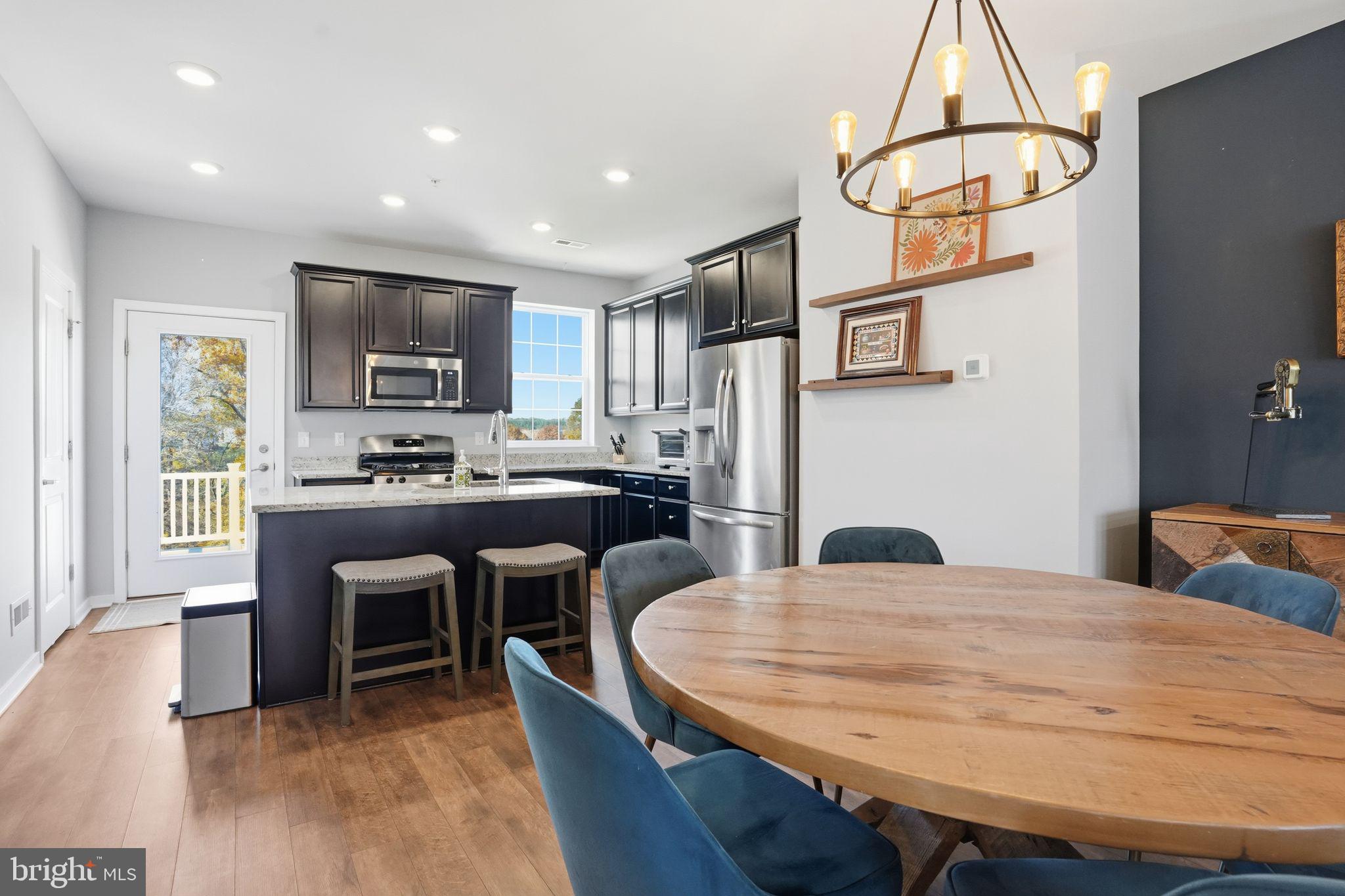 WHISPERING WOODS - Residential