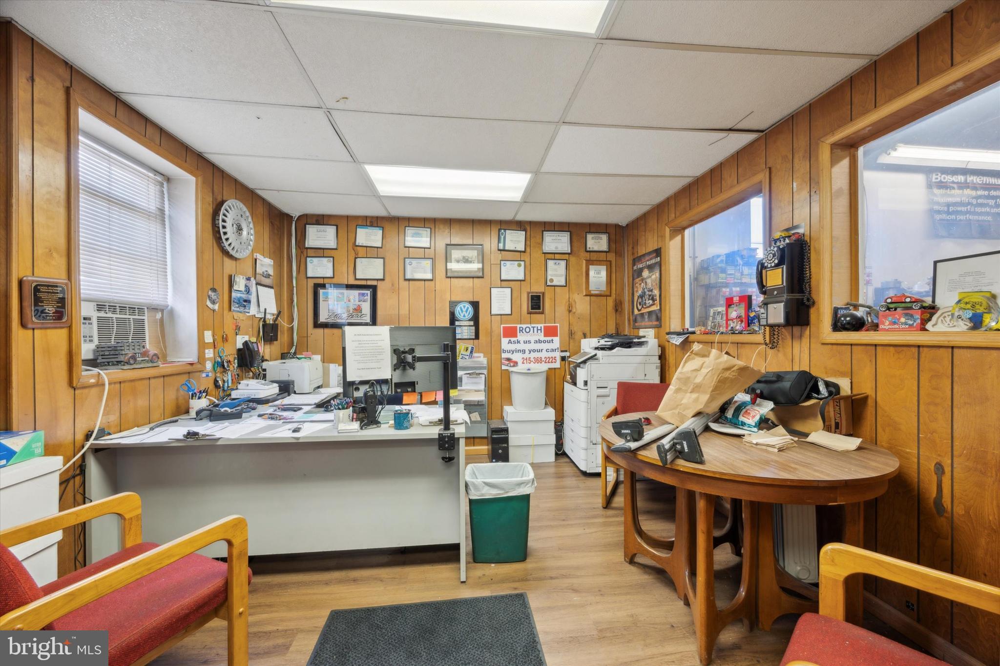 Main image without alt text