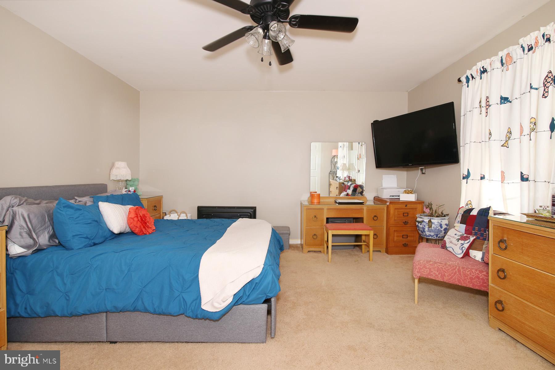 CARLTON SQUARE - Residential