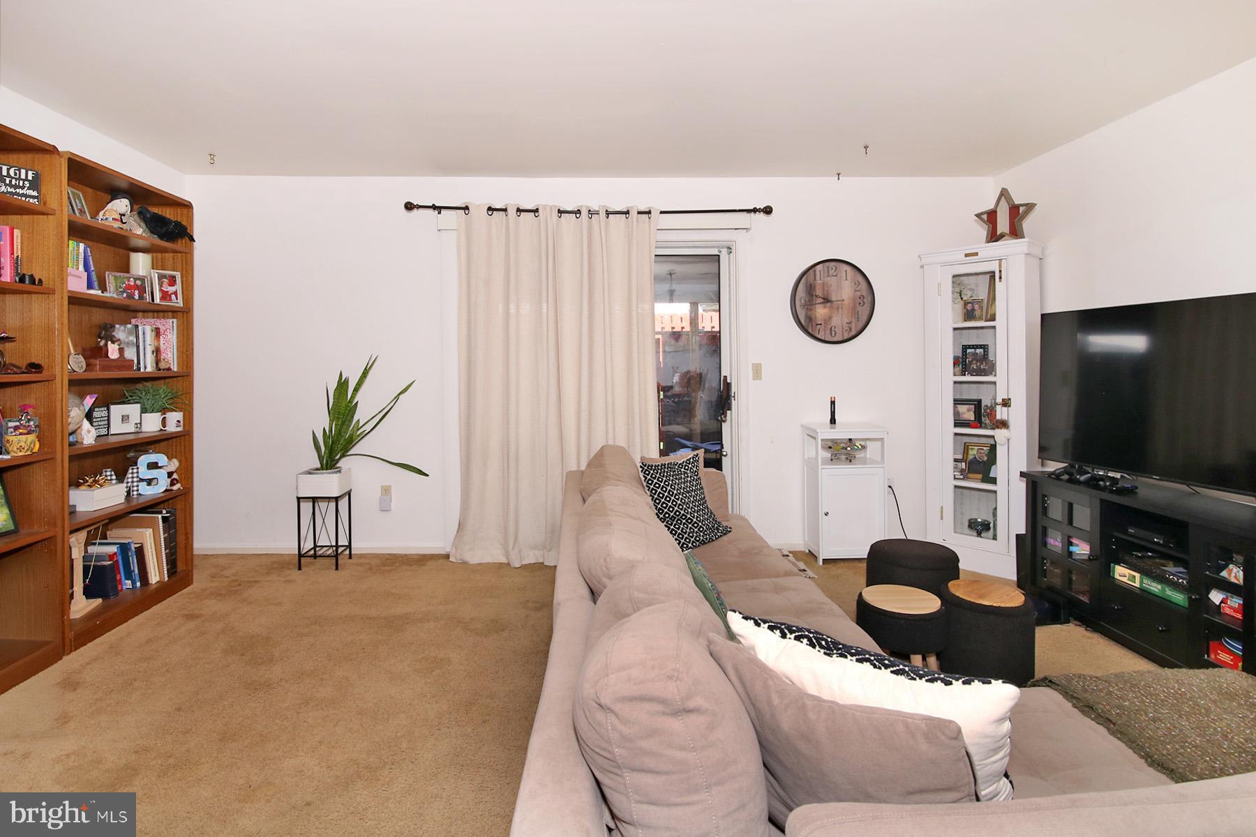 CARLTON SQUARE - Residential