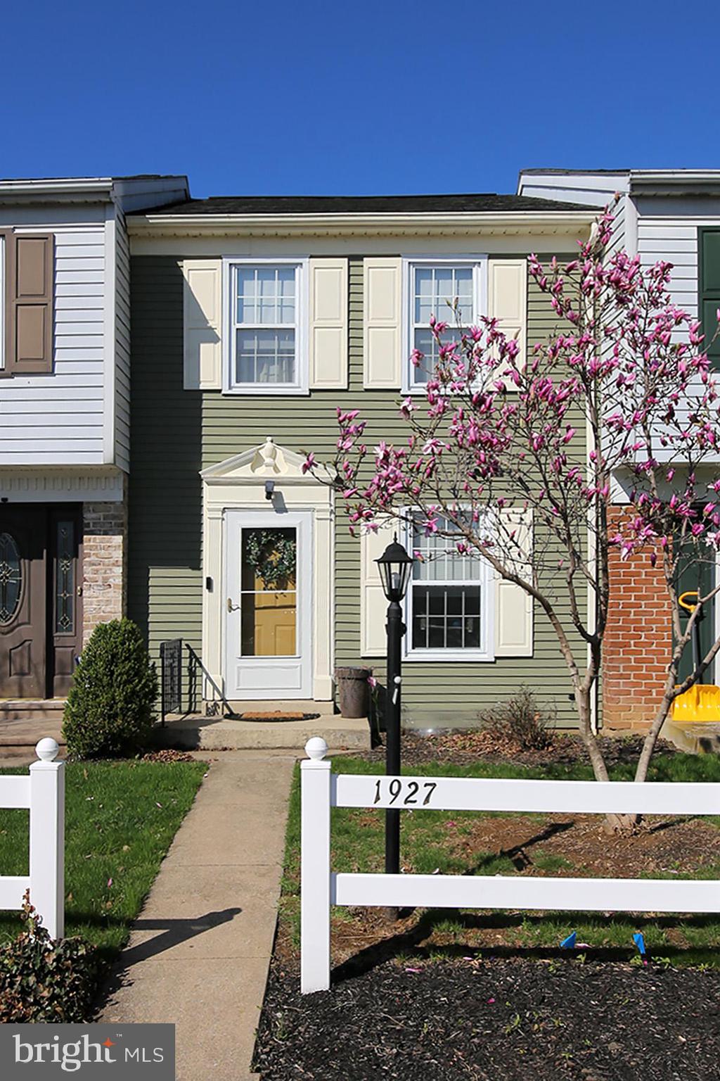 CARLTON SQUARE - Residential