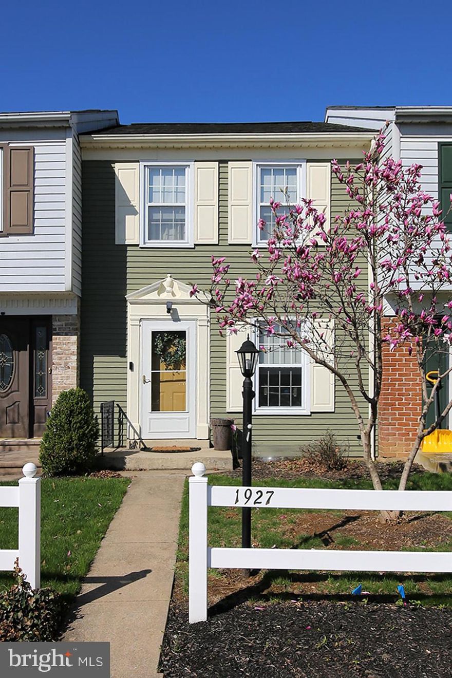 Adorable and well-maintained townhouse in Carlton Square offering comfort and convenience! This home features a spacious living room  2 large bedrooms, and 2.5 baths. The basement provides additional flexible space, while the private fenced-in patio is perfect for relaxing or entertaining.

Enjoy low-maintenance living with HOA coverage for lawn care, snow removal, and trash. Conveniently located near shopping and restaurants with efficient natural gas heat.