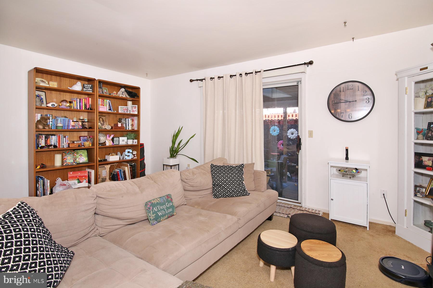 CARLTON SQUARE - Residential