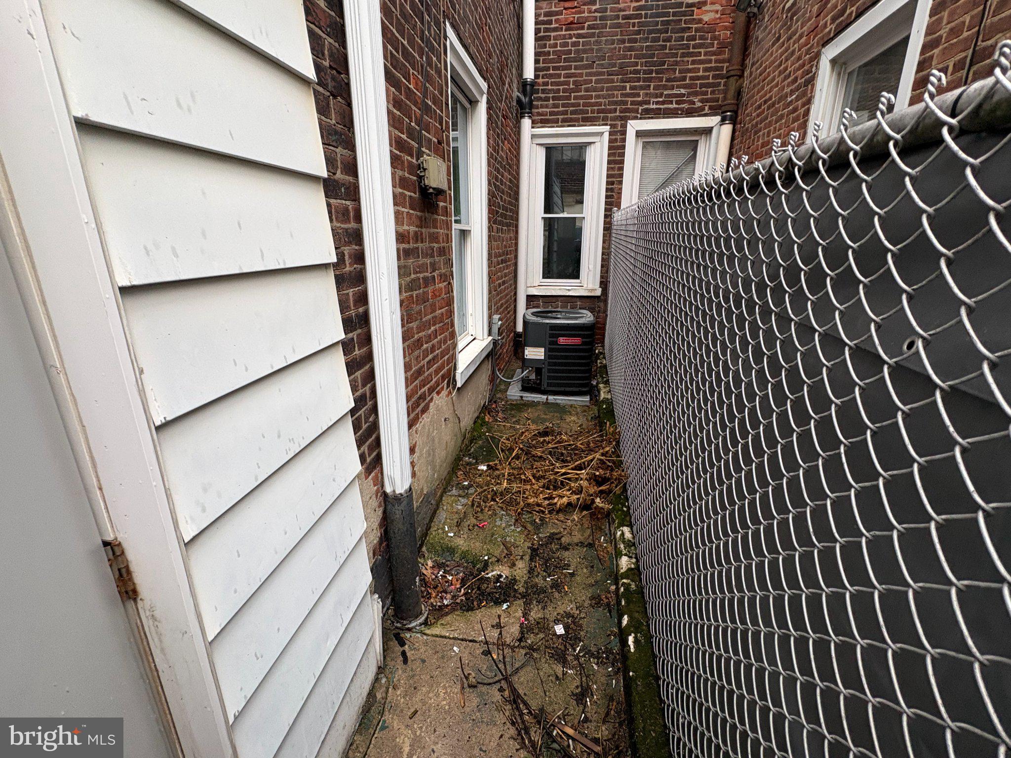 2109 E TIOGA STREET